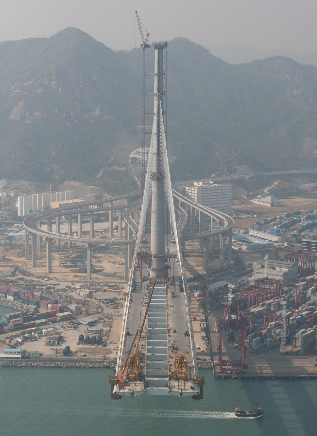 Stonecutters bridge under construction