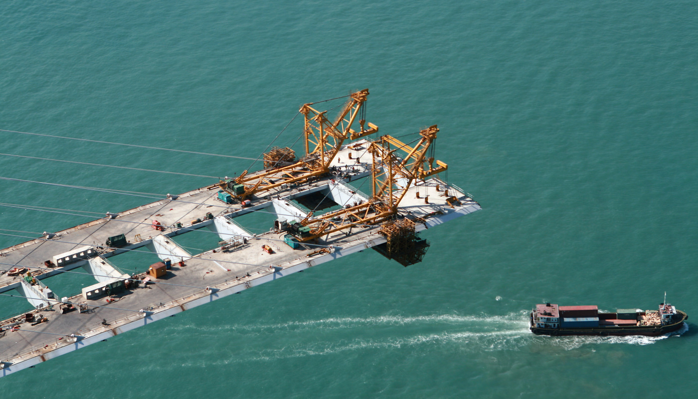 Tip of the East cantilever, Stonecutters Bridge